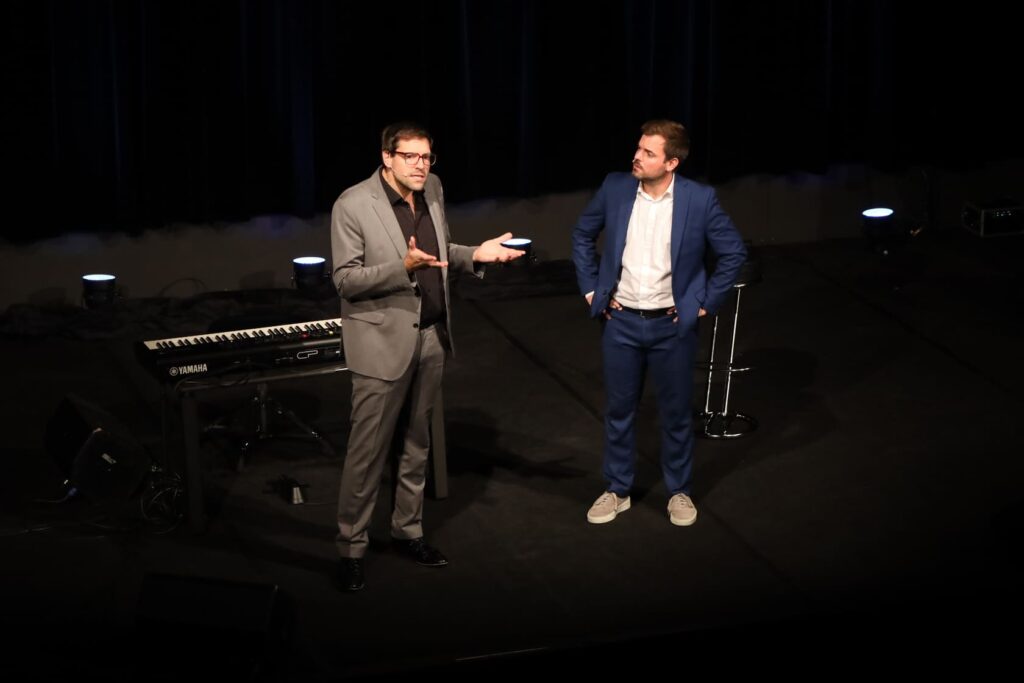 Flo und Wisch auf der Bühne im Zehnerhaus - Kulturforum Bad Radkersburg