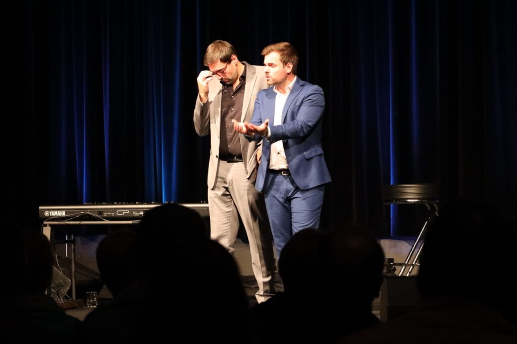 Flo und Wisch auf der Bühne im Zehnerhaus - Kulturforum Bad Radkersburg